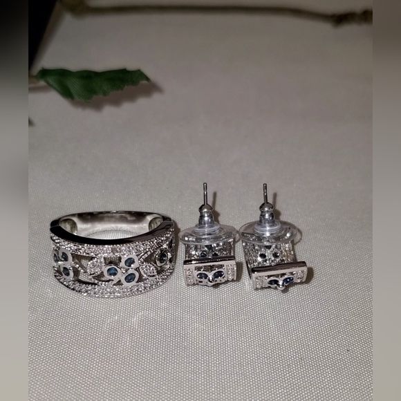 🗝Vtg Silver and Topaz Premium Fashion Jewelry Set (Ring and Earrings) - Picture 3 of 8